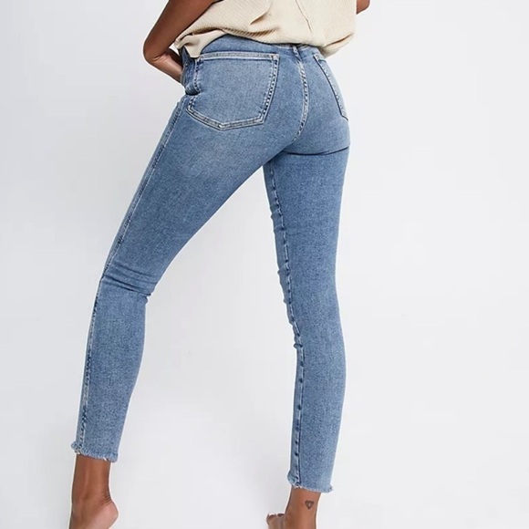 𝅺NWT Free People Raw High-Rise Jegging in Sierra wash size 24 - Picture 1 of 5